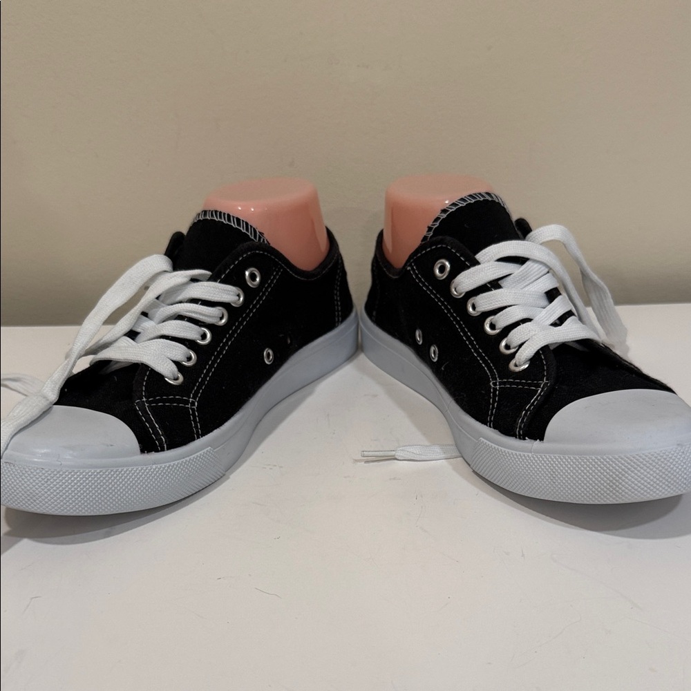NEW - Bobbie Brooks Black and White Sneakers ( sz 8) - Picture 4 of 5